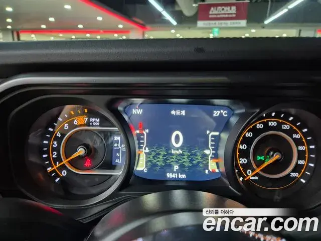 Jeep Wrangler 2025 — Фото 16/18