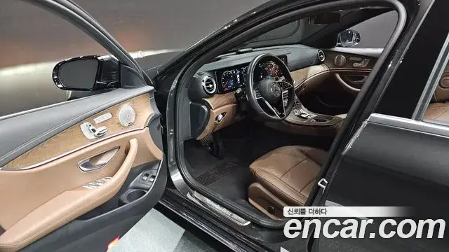Mercedes-Benz E-Class 2021 — Фото 9/20