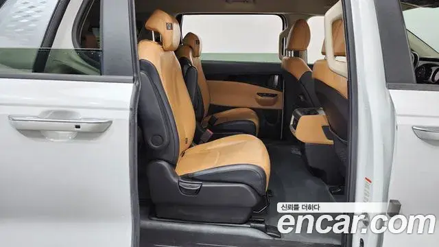 Kia Carnival 2023 — Şəkil 16/20