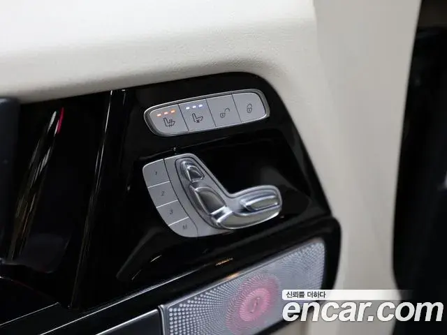 Mercedes-Benz G-Class 2023 — Photo 10/20