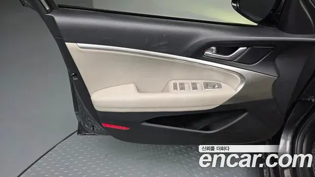 Genesis G70 2021 — ფოტო 27/33
