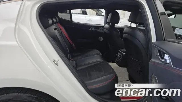 Kia Stinger Meister 2020 — ფოტო 2/34