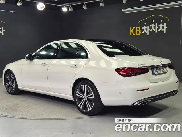Mercedes-Benz E-Class 2020 — Фото 4/13