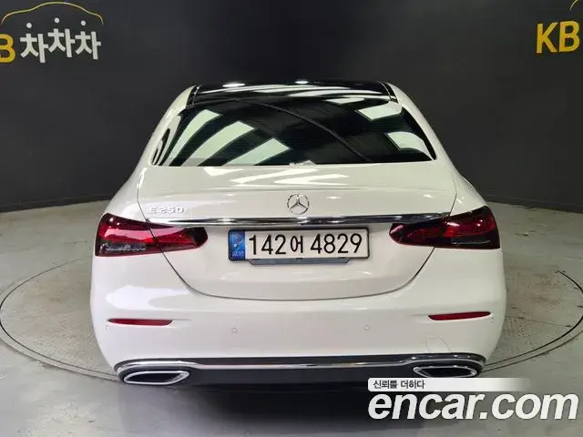 Mercedes-Benz E-Class 2020 — Фото 5/13