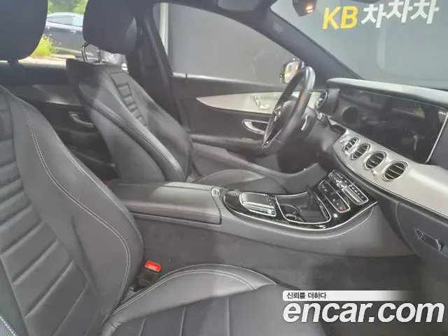 Mercedes-Benz E-Class 2020 — Фото 8/13