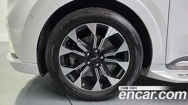 Kia Carnival 2022 — Фото 5/20