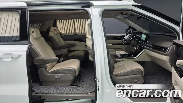 Kia Carnival 2022 — Photo 33/35