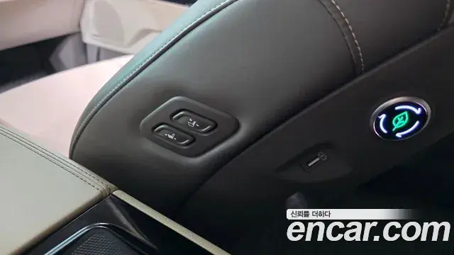 Kia Carnival 2022 — Photo 29/35