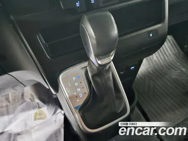Hyundai Staria 2025 — Фото 8/20