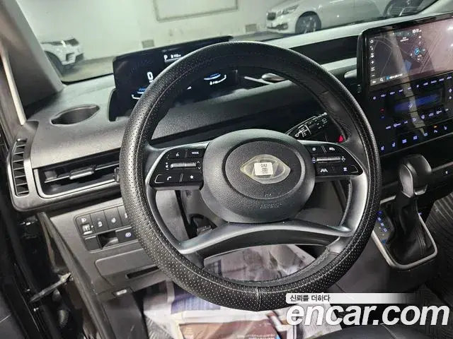 Hyundai Staria 2025 — Фото 15/20