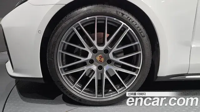 Porsche Panamera 2025 — Photo 35/36