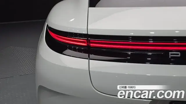 Porsche Panamera 2025 — Photo 30/36