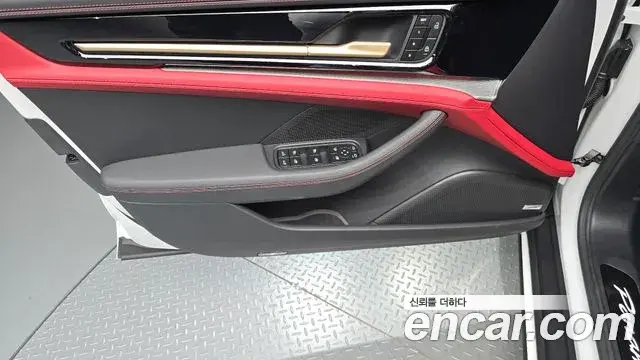 Porsche Panamera 2025 — Photo 21/36