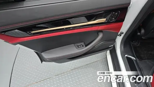 Porsche Panamera 2025 — Photo 33/36