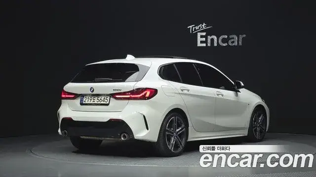 BMW 1 Series 2023 — Фото 1/20