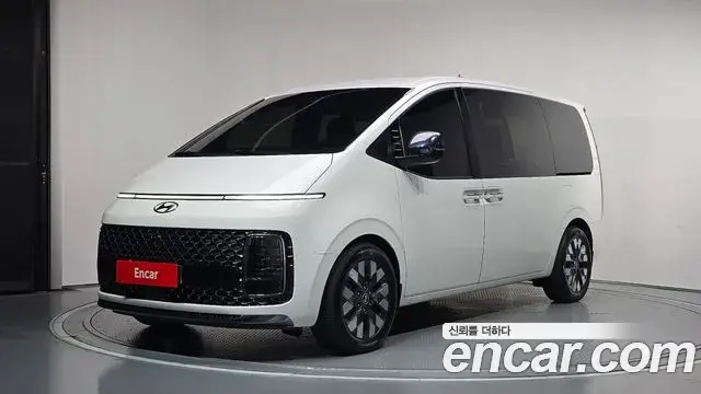 Hyundai Staria 2022 — Фото 1/20