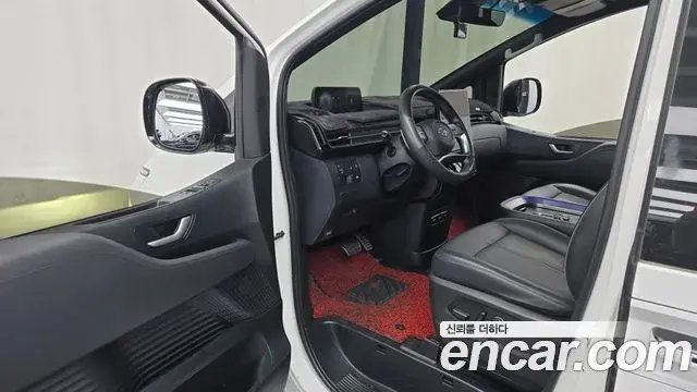 Hyundai Staria 2022 — Фото 10/20