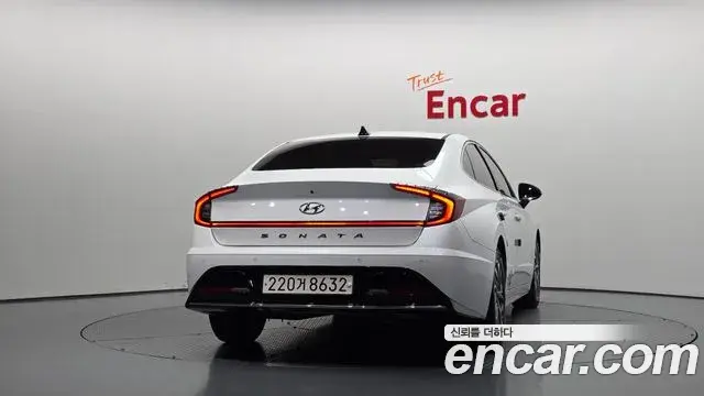 Hyundai Sonata 2022 — Фото 4/20