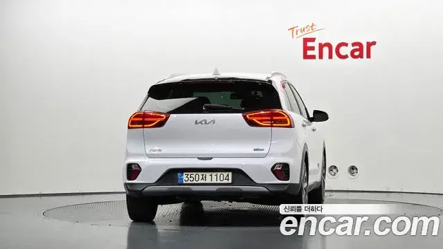 Kia Niro 2021 — ფოტო 30/32