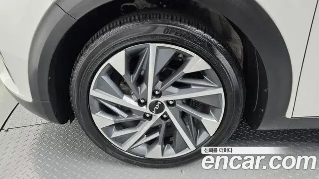 Kia Niro 2021 — ფოტო 2/32