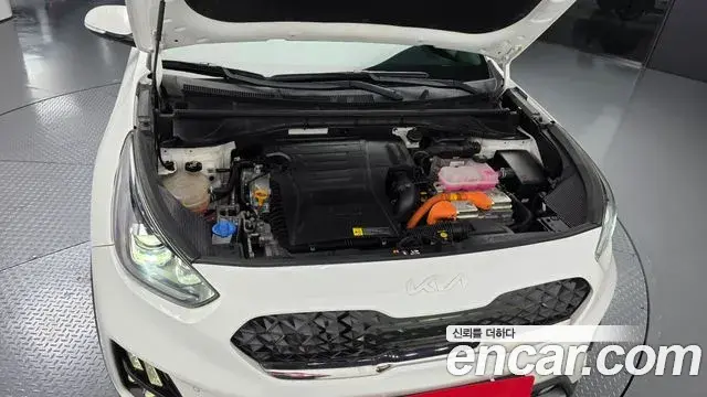 Kia Niro 2021 — ფოტო 11/32