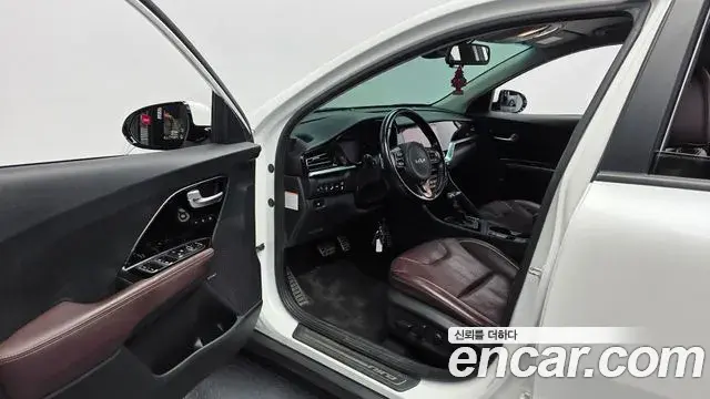 Kia Niro 2021 — ფოტო 10/32