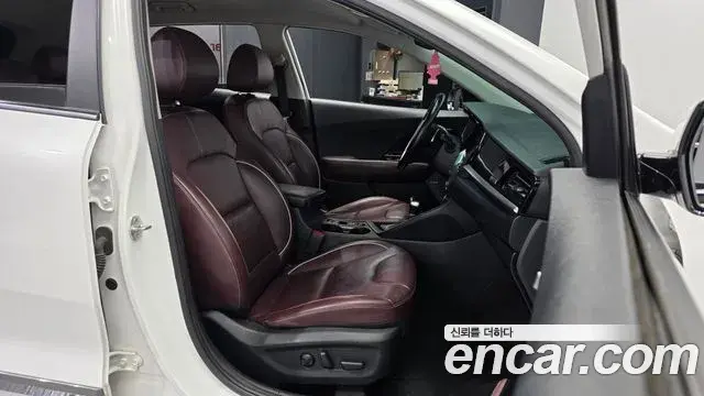 Kia Niro 2021 — ფოტო 9/32