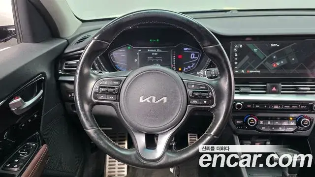 Kia Niro 2021 — ფოტო 25/32