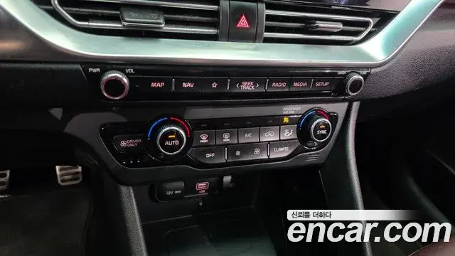 Kia Niro 2021 — ფოტო 17/32