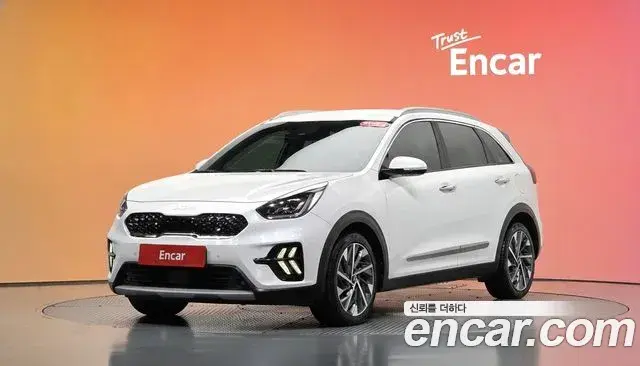 Kia Niro 2021 — ფოტო 7/32