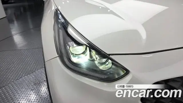 Kia Niro 2021 — ფოტო 16/32