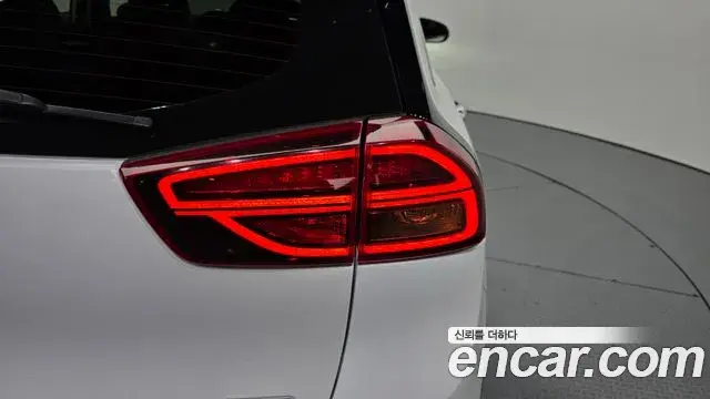 Kia Niro 2021 — ფოტო 5/32