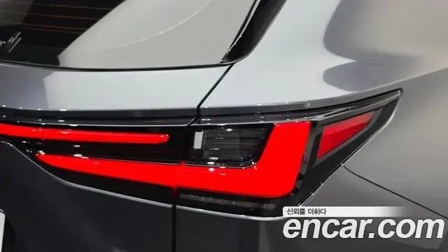 Lexus NX350h 2023 — Şəkil 27/34