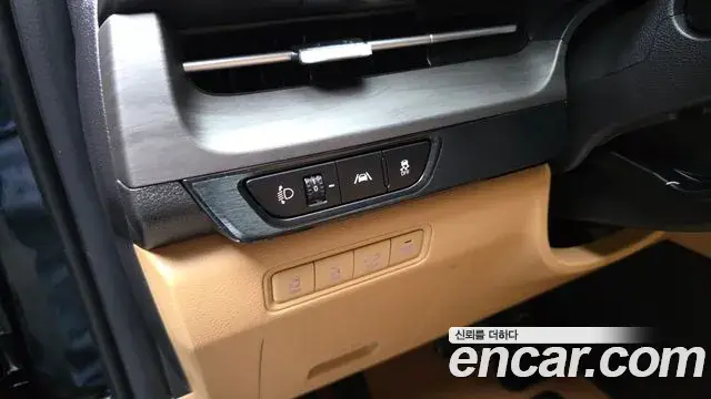 Kia Carnival 2023 — Фото 19/20