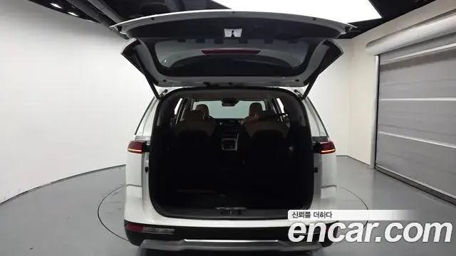 Kia Carnival 2023 — Фото 20/20