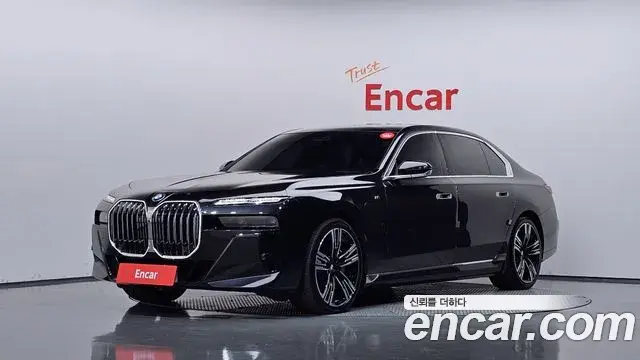 BMW 7 Series 2023 — Фото 1/20