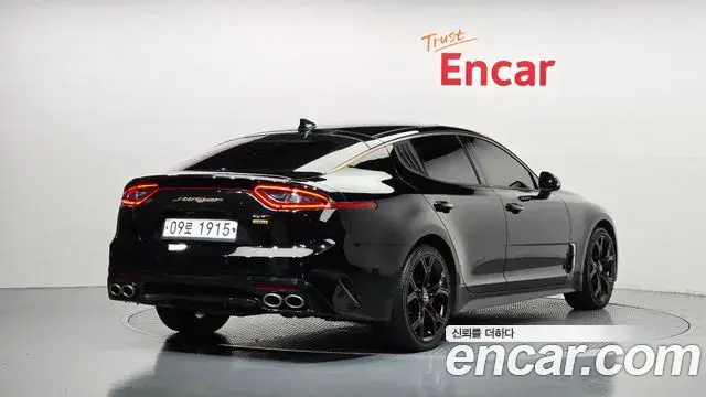Kia Stinger 2018 — Фото 2/20