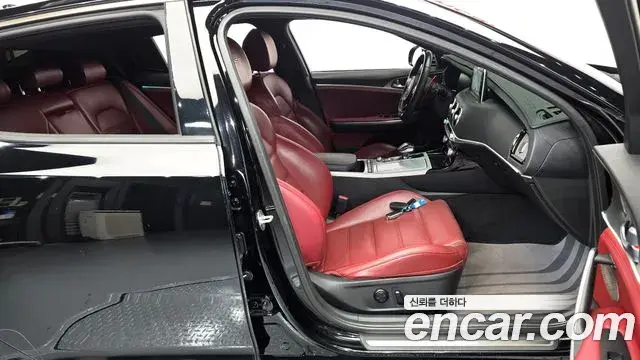 Kia Stinger 2018 — Şəkil 7/30