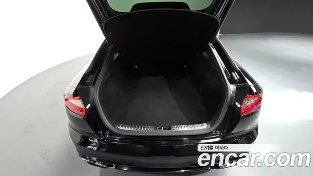 Kia Stinger 2018 — Şəkil 12/30