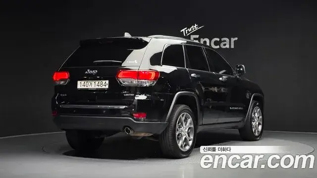 Jeep Grand Cherokee 2021 — Фото 2/20