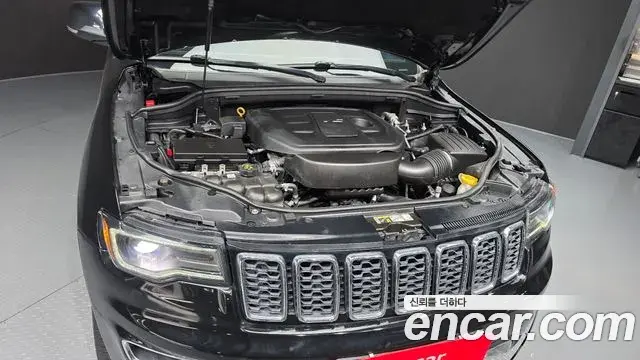 Jeep Grand Cherokee 2021 — Фото 6/20