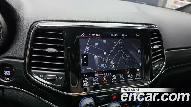 Jeep Grand Cherokee 2021 — Фото 14/20