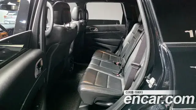 Jeep Grand Cherokee 2021 — ფოტო 13/34