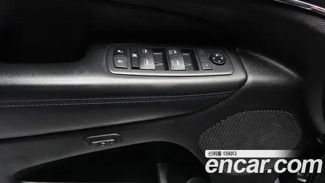 Jeep Grand Cherokee 2021 — ფოტო 27/34
