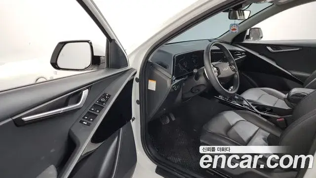 Kia Niro 2022 — Фото 10/20