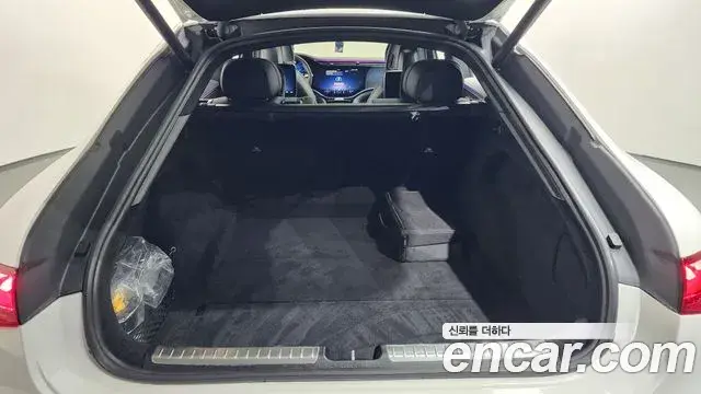 Mercedes-Benz EQS 2023 — Photo 18/34