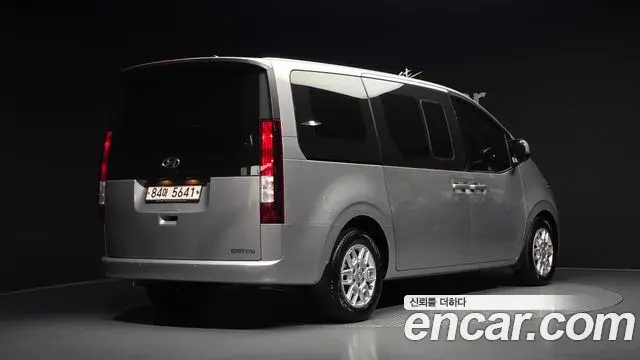 Hyundai Staria 2021 — Фото 2/20