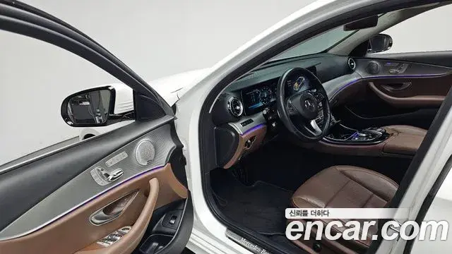 Mercedes-Benz E-Class 2018 — Фото 10/20