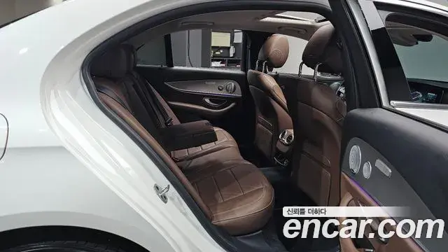 Mercedes-Benz E-Class 2018 — Фото 11/20