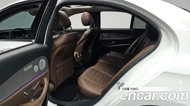 Mercedes-Benz E-Class 2018 — Фото 12/20